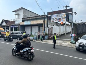 Berikan Rasa Aman, Anggota Polsek Sidomukti Berikan Pengamanan Ibadah Paskah Bersama Siswa-siswi SMP dan Guru Agama Kristiani se-Kota Salatiga